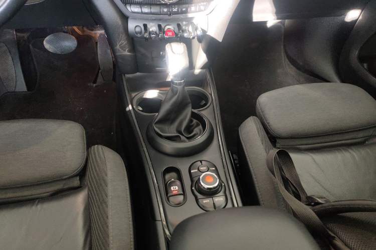 Used MINI Countryman 2017 1.5T COOPER ALL4 Traveler Gear Lever