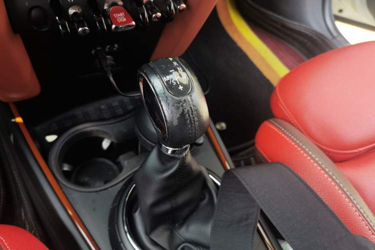 Used MINI Countryman 2017 1.5T COOPER ALL4 Explorer Gear Lever