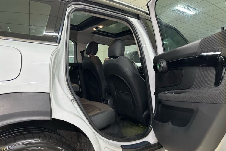 Used MINI Countryman 2017 1.5T COOPER ALL4 Traveler Interior 10