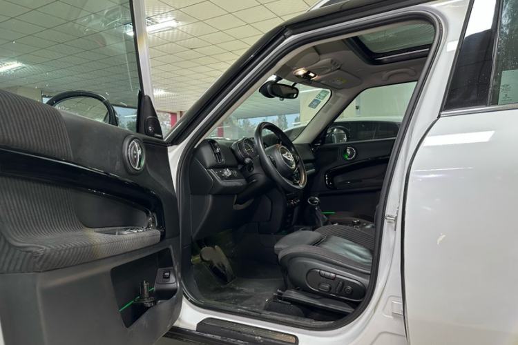 Used MINI Countryman 2017 1.5T COOPER ALL4 Traveler Interior 12