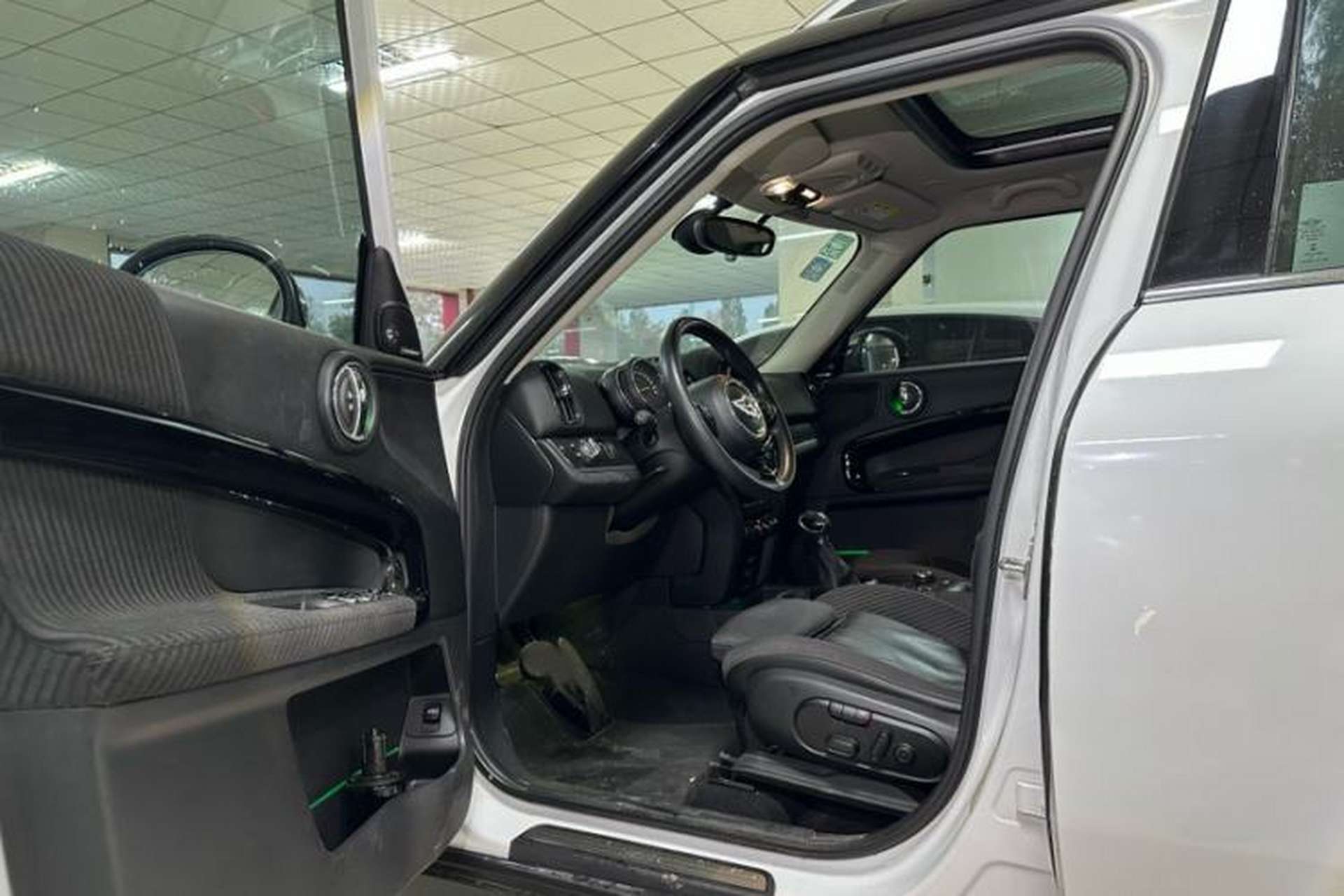 Used MINI Countryman 2017 1.5T COOPER ALL4 Traveler Interior 12