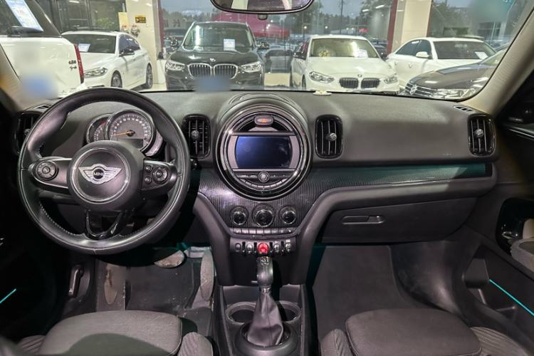 Used MINI Countryman 2017 1.5T COOPER ALL4 Traveler Interior 2