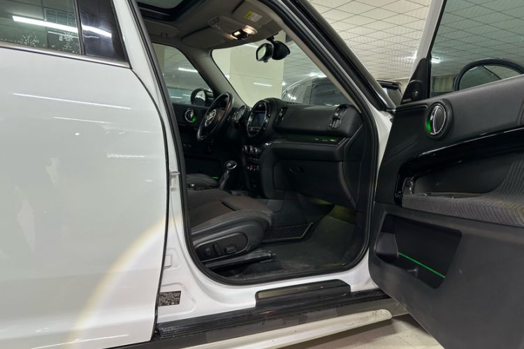 Used MINI Countryman 2017 1.5T COOPER ALL4 Traveler Interior 9