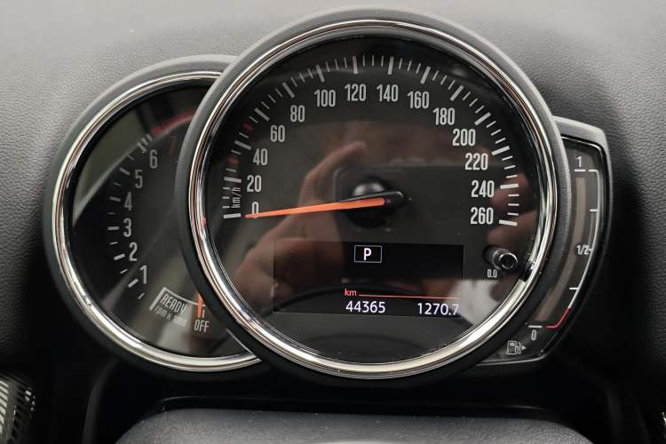 Used MINI Countryman 2017 1.5T COOPER ALL4 Traveler Odometer Close Up