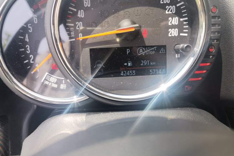 Used MINI Countryman 2017 1.5T COOPER ALL4 Explorer Odometer Close Up