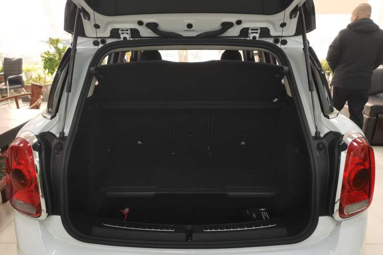 Used MINI Countryman 2017 1.5T COOPER ALL4 Trunk