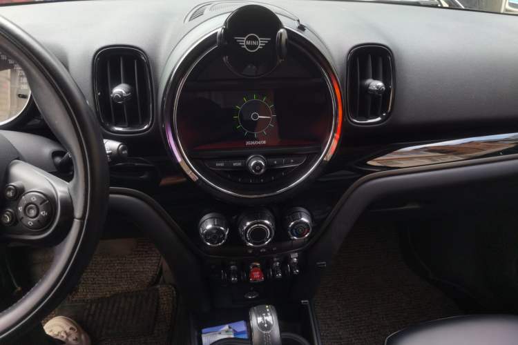 Used MINI Countryman 2018 1.5T COOPER ALL4 Classic Edition Audio And AC Panel