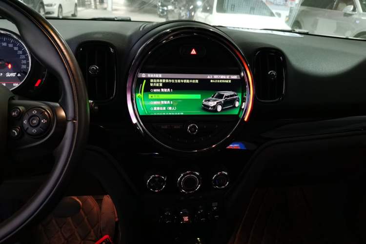 Used MINI Countryman 2018 1.5T COOPER Special Edition Audio And AC Panel