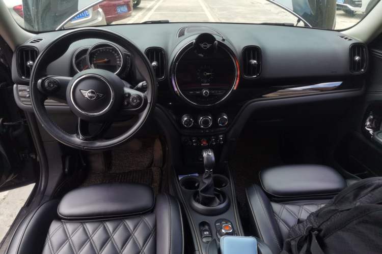 Used MINI Countryman 2018 1.5T COOPER ALL4 Classic Edition Center Console