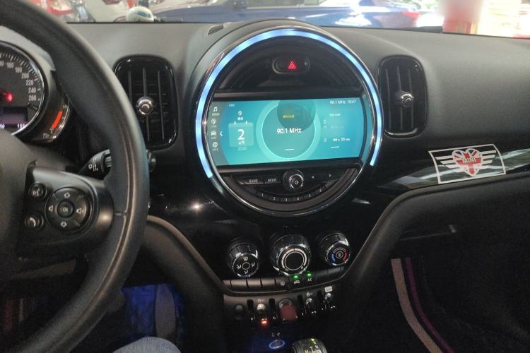 Used MINI Countryman 2018 1.5T COOPER ALL4 Classic Edition Center Console