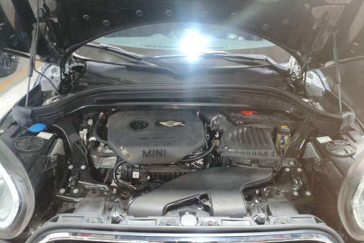 Used MINI Countryman 2018 1.5T COOPER Special Edition Engine Bay