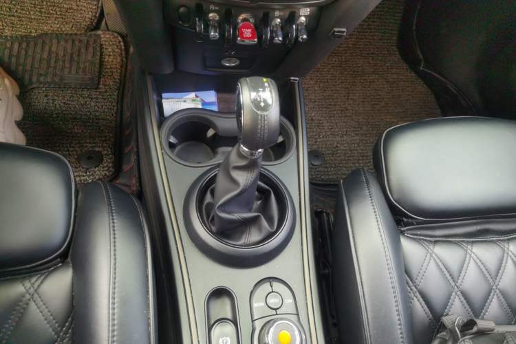 Used MINI Countryman 2018 1.5T COOPER ALL4 Classic Edition Gear Lever