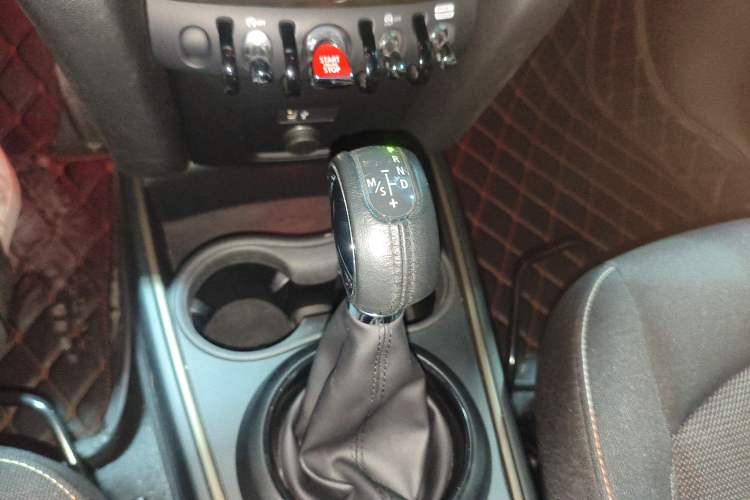 Used MINI Countryman 2018 1.5T COOPER Special Edition Gear Lever
