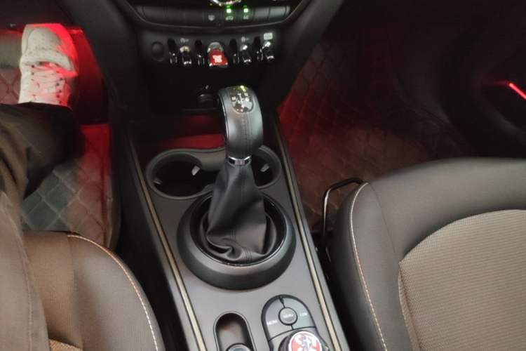 Used MINI Countryman 2018 1.5T COOPER Special Edition Gear Lever
