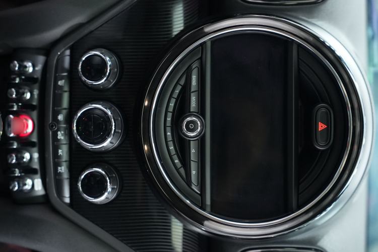 Used MINI Countryman 2018 1.5T COOPER Artist Interior 2