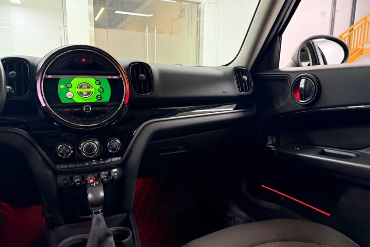 Used MINI Countryman 2018 1.5T COOPER Special Edition Interior 3