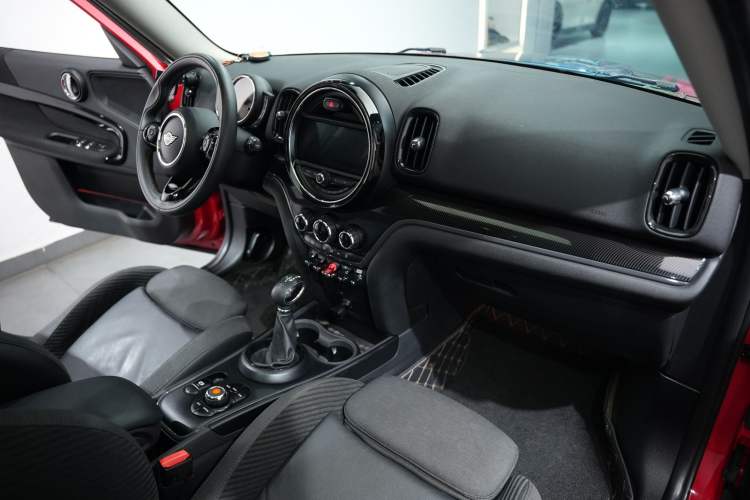 Used MINI Countryman 2018 1.5T COOPER Artist Interior 5