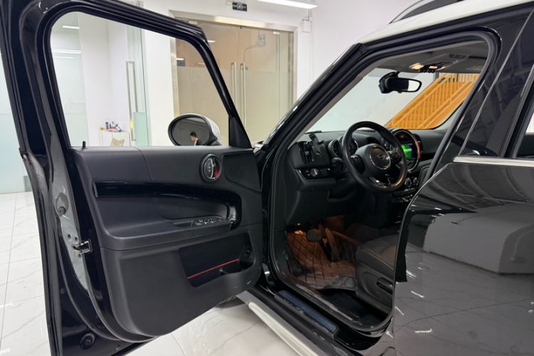 Used MINI Countryman 2018 1.5T COOPER Special Edition Interior 6