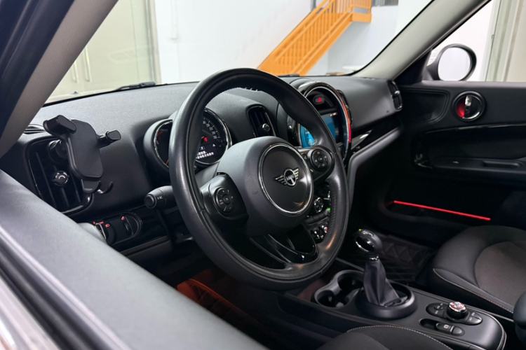 Used MINI Countryman 2018 1.5T COOPER Special Edition Interior 7