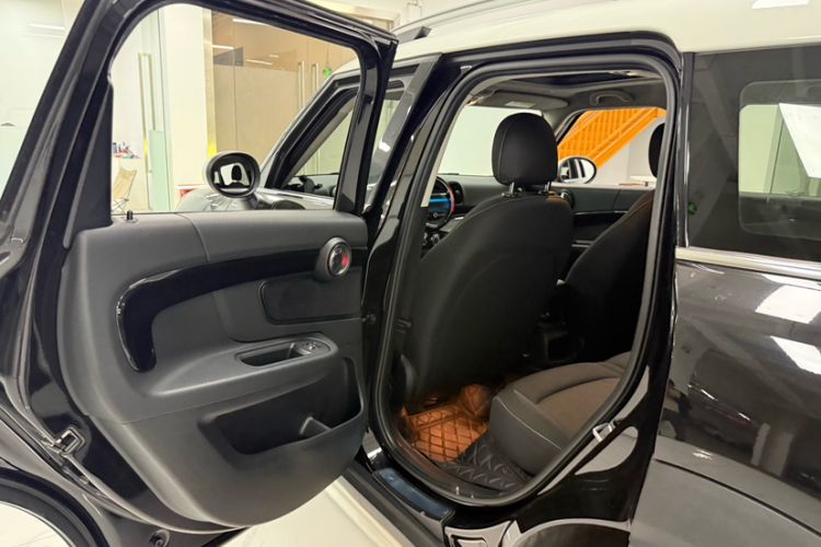 Used MINI Countryman 2018 1.5T COOPER Special Edition Interior 9
