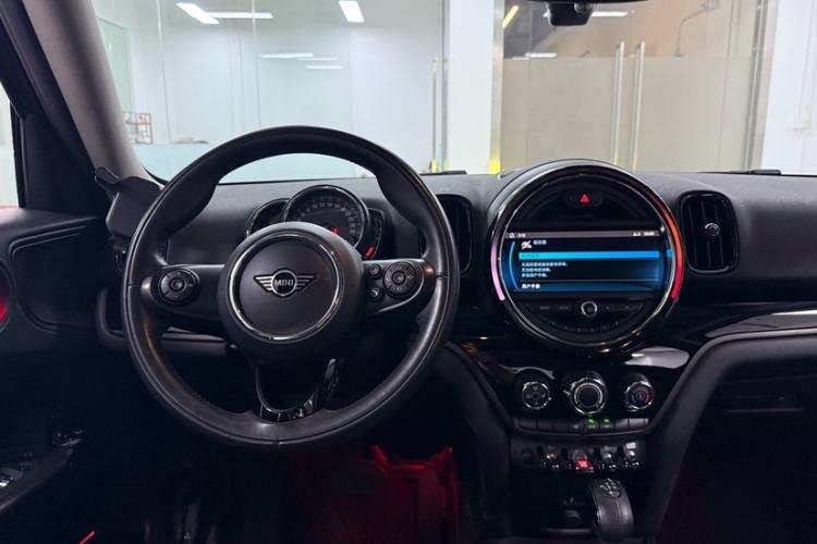 Used MINI Countryman 2018 1.5T COOPER Special Edition Interior 9