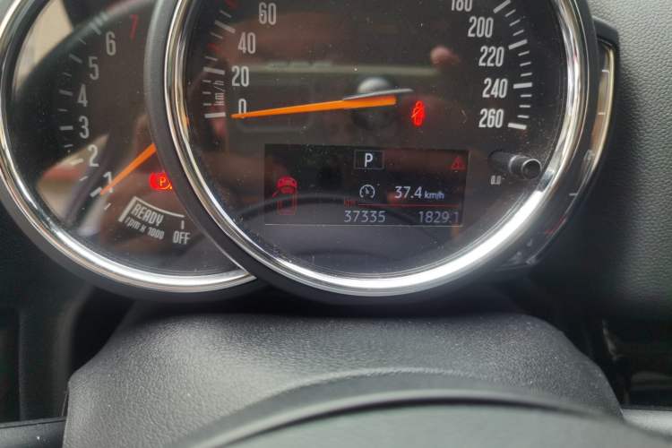 Used MINI Countryman 2018 1.5T COOPER ALL4 Classic Edition Odometer Close Up