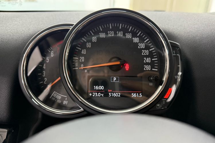 Used MINI Countryman 2018 1.5T COOPER Special Edition Odometer Close Up