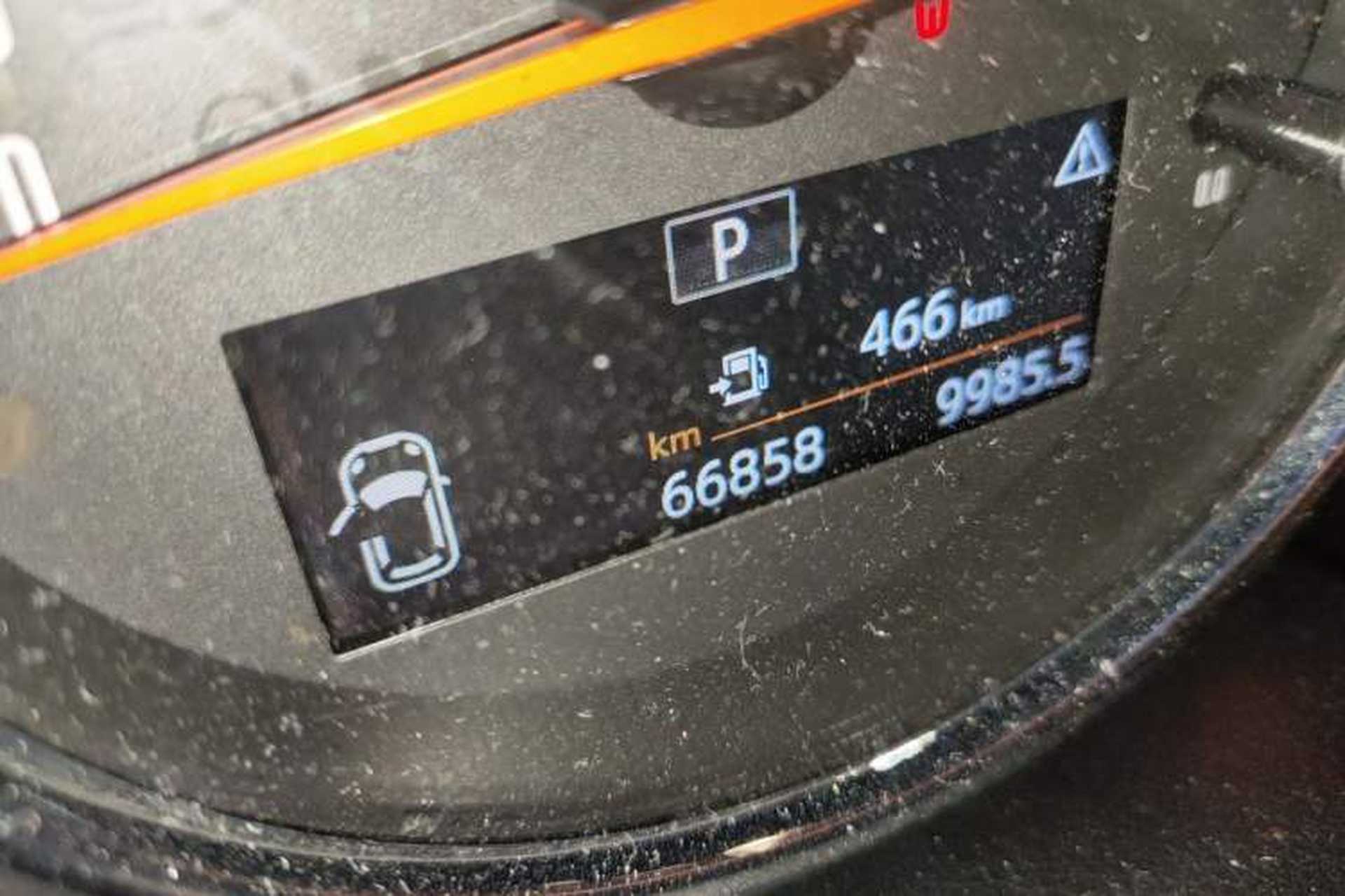 Used MINI Countryman 2018 1.5T COOPER Artist Odometer Close Up