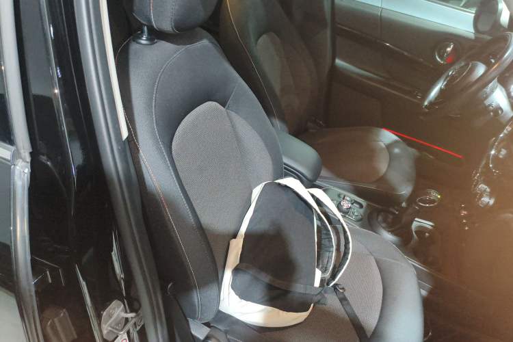 Used MINI Countryman 2018 1.5T COOPER Special Edition Right Front Seat