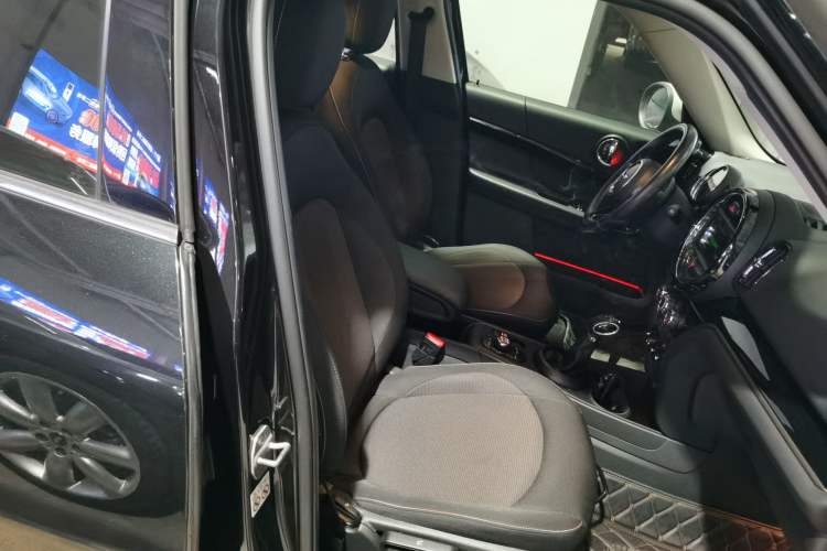 Used MINI Countryman 2018 1.5T COOPER Special Edition Right Front Seat