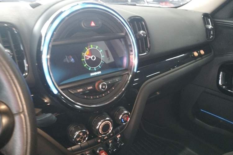 Used MINI Countryman 2018 1.5T COOPER ALL4 Classic Edition Audio And AC Panel
