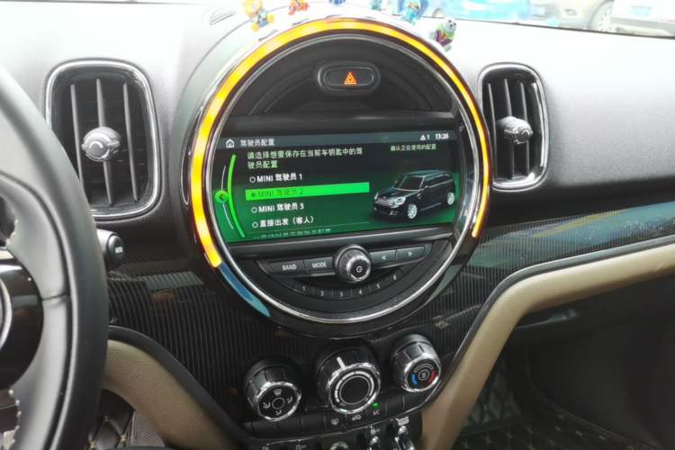 Used MINI Countryman 2018 1.5T COOPER Artist Audio And AC Panel