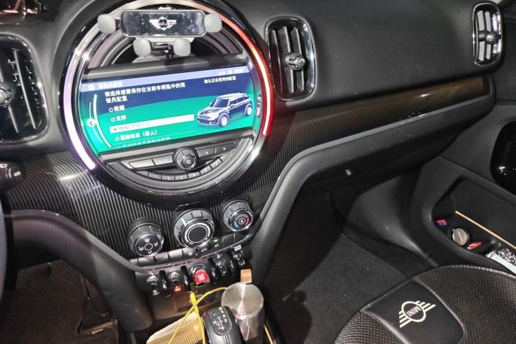 Used MINI Countryman 2018 1.5T COOPER ALL4 Artist Audio And AC Panel