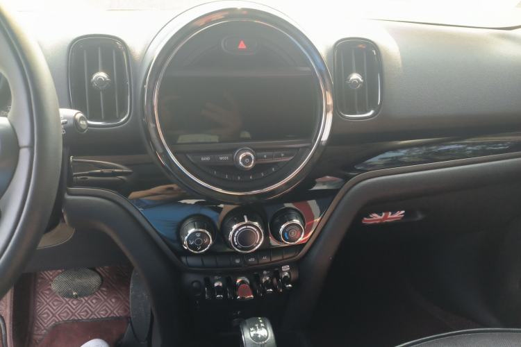 Used MINI Countryman 2018 1.5T COOPER Special Edition Audio And AC Panel