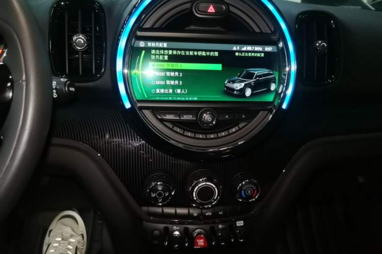 Used MINI Countryman 2018 1.5T COOPER ALL4 Artist Audio And AC Panel