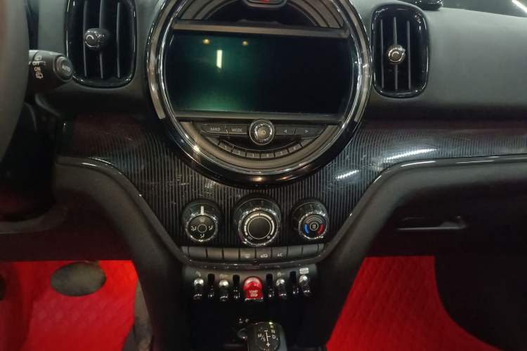 Used MINI Countryman 2018 1.5T COOPER Artist Audio And AC Panel