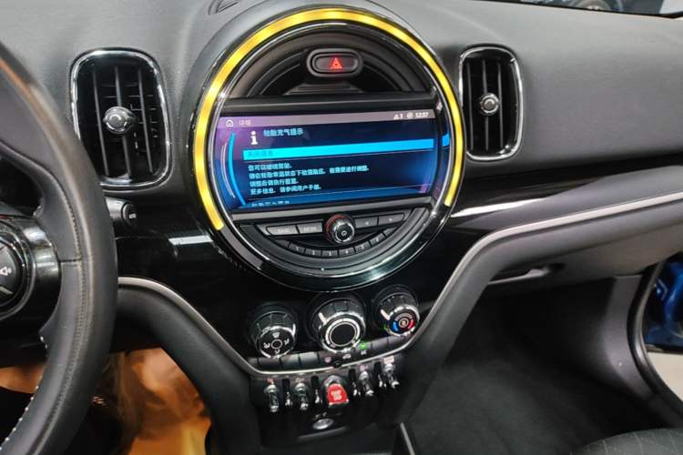 Used MINI Countryman 2018 1.5T COOPER ALL4 Artist Audio And AC Panel