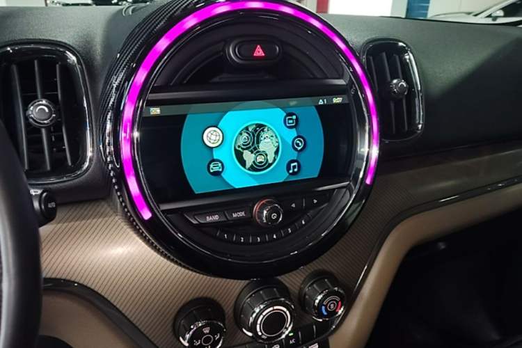 Used MINI Countryman 2018 1.5T COOPER ALL4 Artist Audio And AC Panel