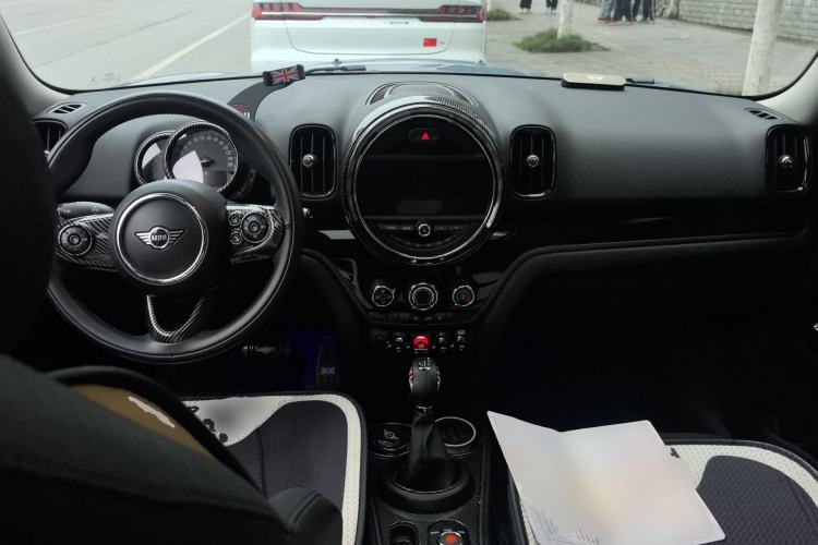 Used MINI Countryman 2018 1.5T COOPER ALL4 Classic Edition Center Console