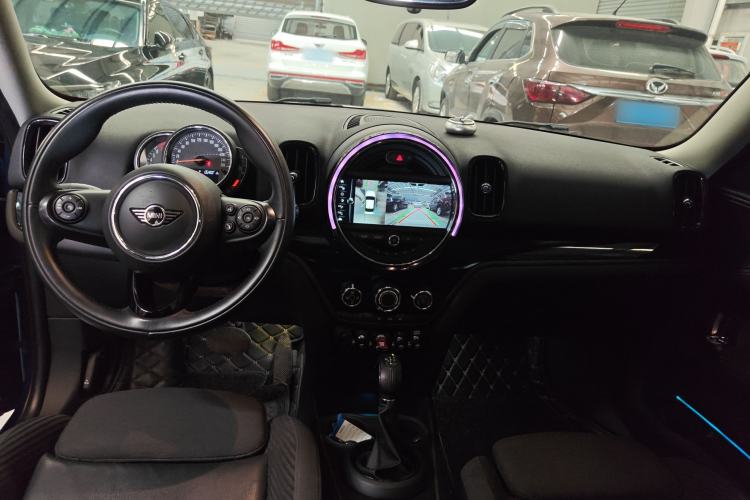 Used MINI Countryman 2018 1.5T COOPER ALL4 Classic Edition Center Console