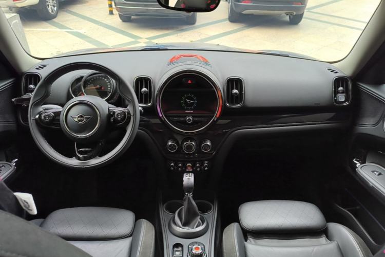 Used MINI Countryman 2018 1.5T COOPER ALL4 Artist Center Console