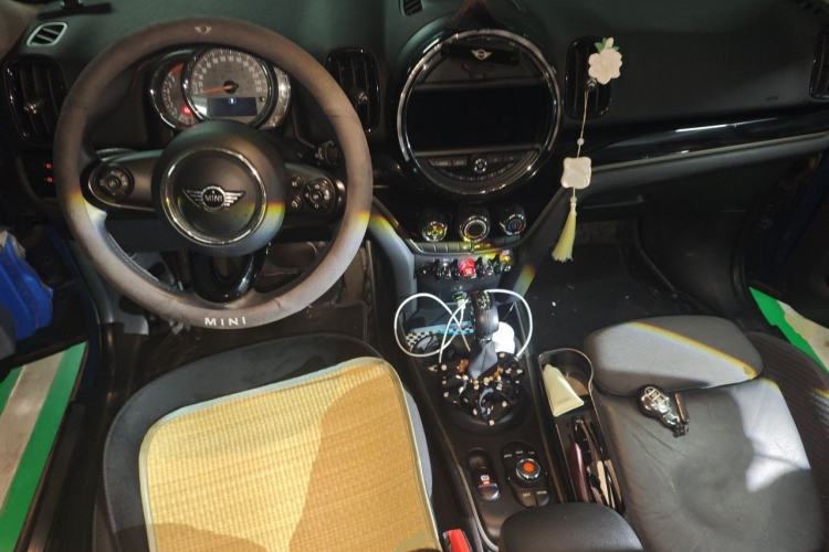 Used MINI Countryman 2018 1.5T COOPER ALL4 Classic Edition Center Console