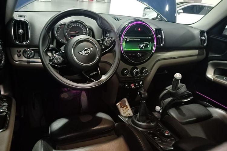 Used MINI Countryman 2018 1.5T COOPER ALL4 Artist Center Console