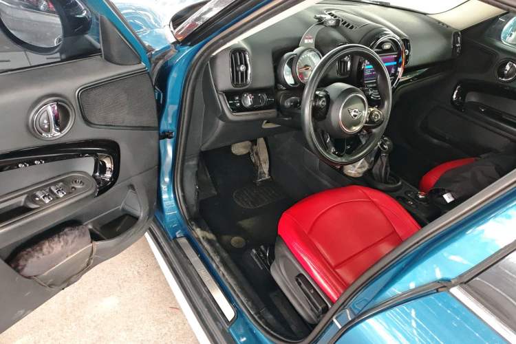 Used MINI Countryman 2018 1.5T COOPER Special Edition Driver Seat