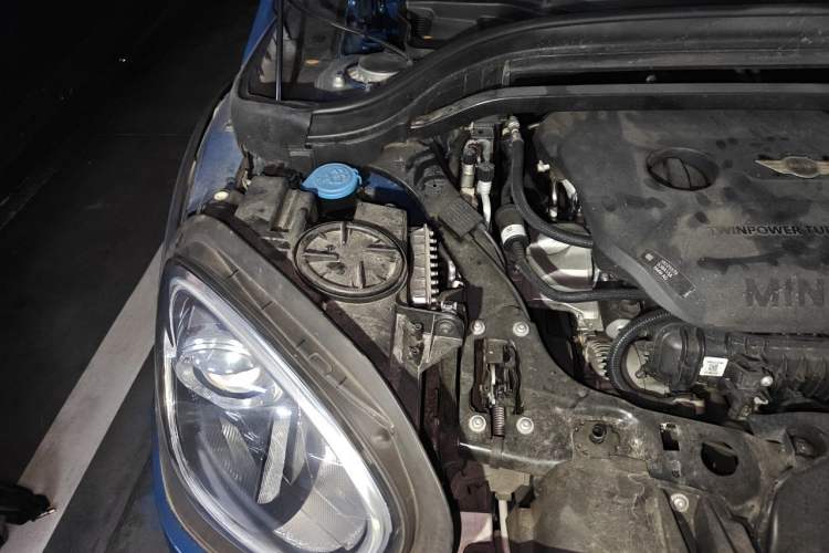 Used MINI Countryman 2018 1.5T COOPER ALL4 Artist Engine Bay Right