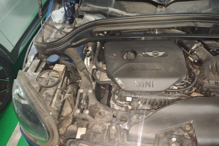 Used MINI Countryman 2018 1.5T COOPER ALL4 Classic Edition Engine Bay Right