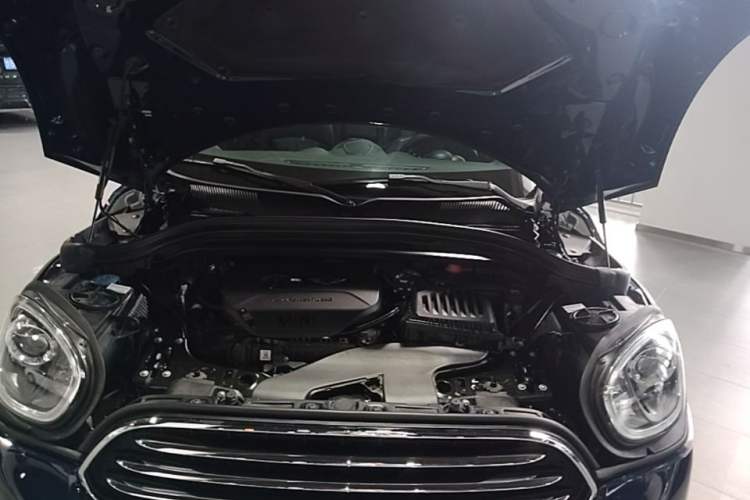 Used MINI Countryman 2018 1.5T COOPER ALL4 Artist Engine Bay