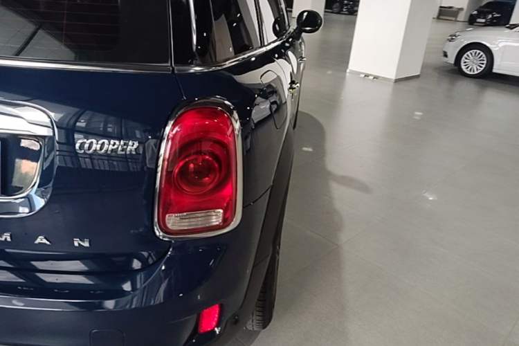 Used MINI Countryman 2018 1.5T COOPER ALL4 Artist Exterior 3