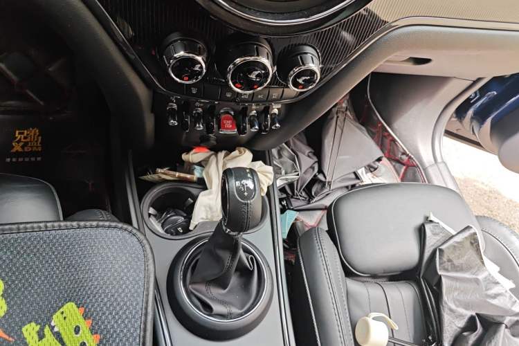 Used MINI Countryman 2018 2.0T COOPER S ALL4 Artist Gear Lever