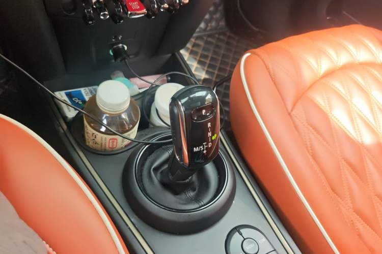 Used MINI Countryman 2018 1.5T COOPER Special Edition Gear Lever